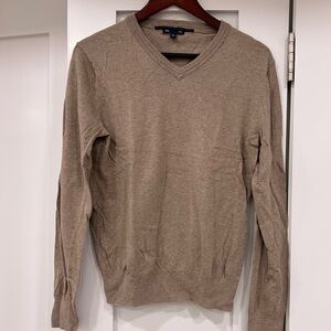 Men’s Gap V-Neck sweater in oat heather